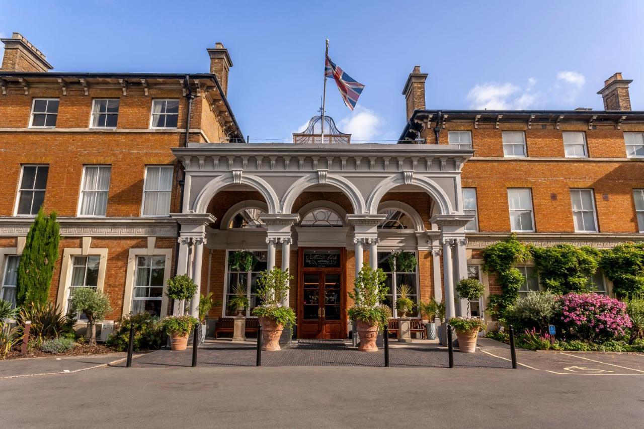 Oatlands Park Hotel Weybridge Exteriér fotografie